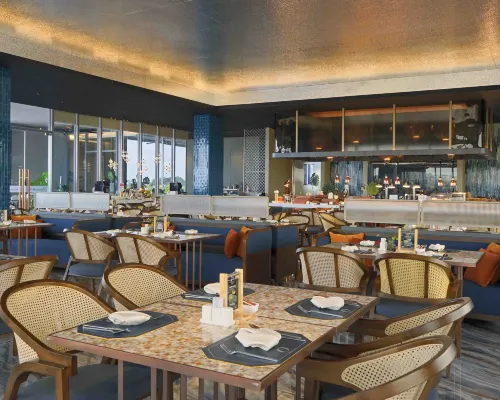 Oakwood Hotel & Apartments Grand Batam Dining Photos