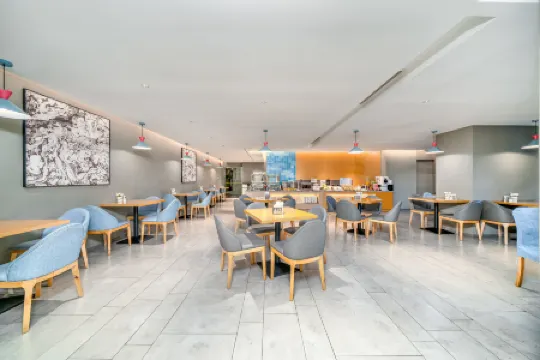 Homeinn · neo (Haikou Qilou Old Street Donghu Road) Отели рядом с достопримечательностью «Haidian Port»