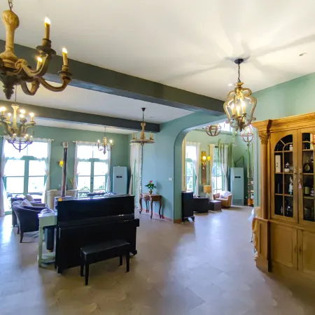 Dosen Manor