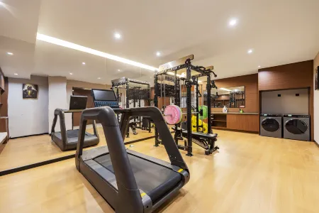 Yijin Holiday Hotel (Xiangyang Baokang No.1 Middle School Branch) Отели в г. Баокан