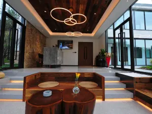 the Lishan Bright Moon Hotel