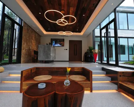 the Lishan Bright Moon Hotel