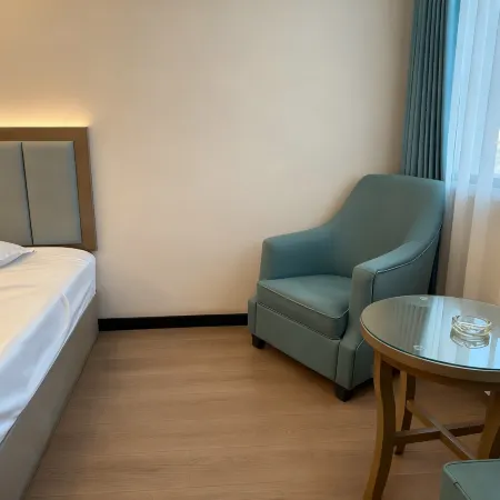 Hualong Hotel (Baiyin Jingtai Jingdian Avenue)