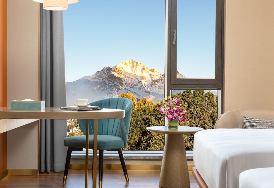 윈덤 리장 위룽 호텔 객실에서 바라본 설산 전망