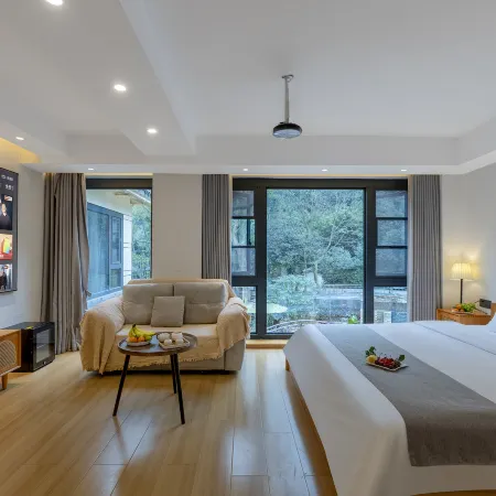 Qingcen Cloud Stream Private Hot Spring&Cinema Homestay