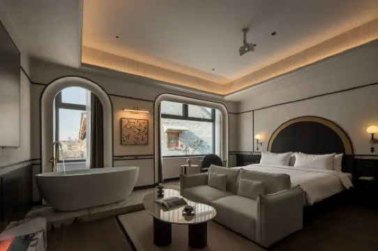 Fanhua Hotel (Dingzhou Chongwen Street)