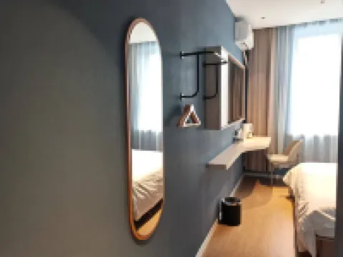 Home Inn Pebble Cloud Hotel (Songjianghe Town, West Changbai Mountain Station Branch)