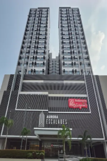 Home me Suites at Aurora Escalades Cubao โรงแรมใน
