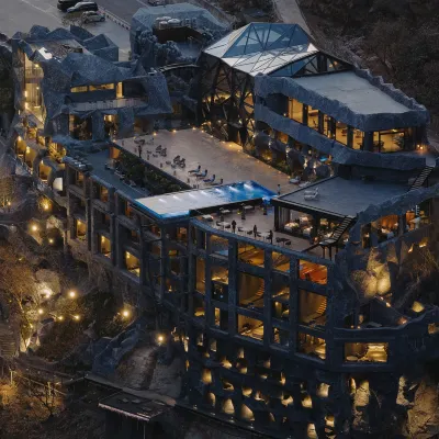 โรงแรมโมเย คลิฟภูเขาหิมะ (โรงแรมแชงกรีลา ช่องเขาเสือกระโจน) โรงแรมใกล้ส่วนกลางช่องเขาเสือกระโจน  แชงกรีลายูนนาน