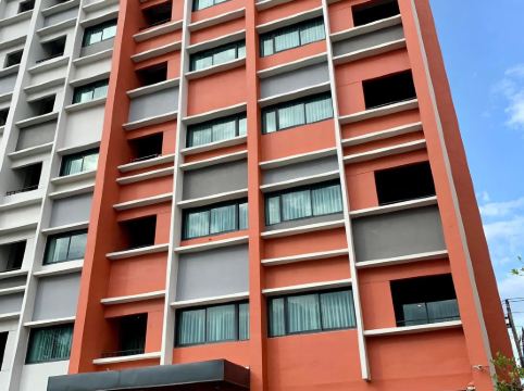 โรงแรม คอส สนามบิน สุวรรณภูมิ ร่มเกล้า