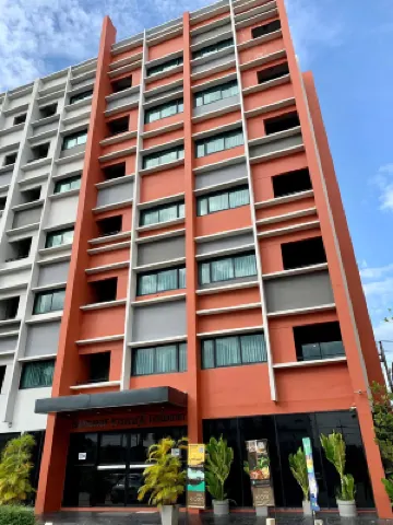 KOS Hotel Suvarnabhumi Airport Các khách sạn gần Kasem Bundit University