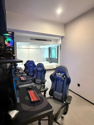 Jingyi E-Sports Hotel (Maoming People's Square)