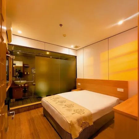 Qianhu Hotel (Yanping Jiufengshan Park)