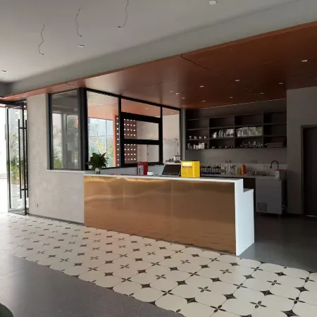 Yunjing Bopan Hotel (Panzhou Donghu Park Hongguo Small Square Branch)