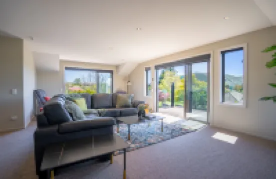 Crystal Waters by Ohana – Tranquil Lake Stay with Hotels in 