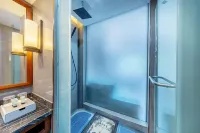 Shilin Wukeshu Hot Springs Resort Hotel