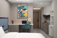 Yutai Hotel Apartment (Dongmen Pedestrian Street Luohu Port Branch) فنادق في 