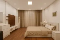 Peanuts Home Lê Lai - Chic Local Stay, 5m Walk to Ben Thanh & Bui Vien 1 지구 주변 호텔