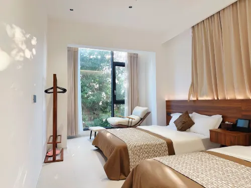 Jingxiang · Serene Urban Boutique Stay (Pingtan Bus Station Night Market)