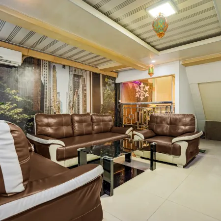 Townhouse Oak near Tugu Simpang Lima formerly GM Inn Hotel