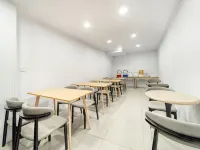 Weiting Residence Hotel (Shanghai Nanjing Road Pedestrian Street)
