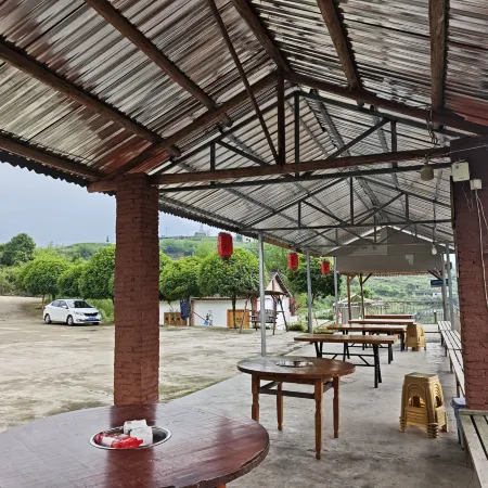 Tangshan Yinqi Lake View Homestay (Kaiyang Nanjiang Station Branch)