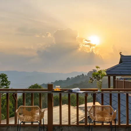 Sea of Clouds at Sun | Leisure and Holiday Courtyard