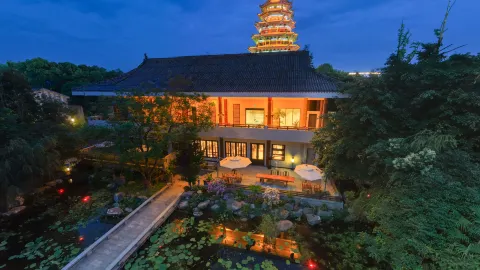 Lotus Yard Zen Hotel in Suining