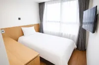 "แคนนี่สเตย์เจจู มอซูลโป - โรงแรม Kenny" - โรงแรมราคาถูก