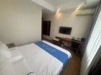 Home Inn Huayi Hotel (Daqing West Railway Station Kunlun Tangren Center) - Parking