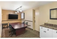 Motel 6 Suites Milwaukee Brookfield, WI - Haustierfreundliche