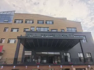 Meilun Hotel (Second Avenue Baihe Store, North Slope Distribution Center, Changbai Mountain)