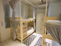 KM Hostel Hotel dekat Bundaran Air Mancur