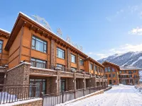 Xueyu Mountain Villa · Private Chalets · Single family townhouse hotel - parking