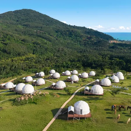 18° North Latitude Tent Hotel (Wanning Riyue Bay)