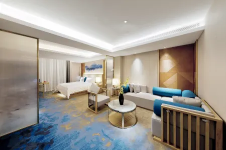 Royce Hotel