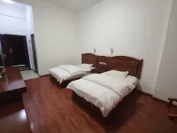 Longling Longhui Hotel فنادق في لونغ لينغ