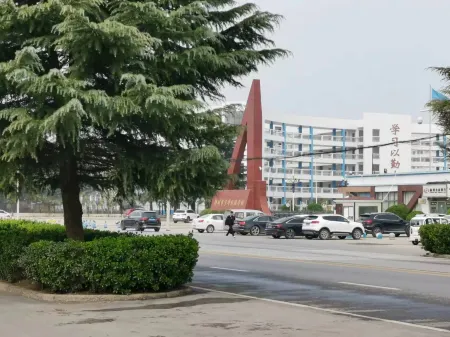 Shiguang Homestay Отели рядом с достопримечательностью «Henan Institute of Water Conservancy and Environment (Airport Campus)»