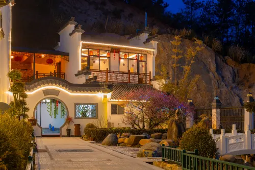 Floral Hotel·Huiyuan Residential Accommodation (Tianzhu Mountain Scenic Area Store) Hotels in Qianshan