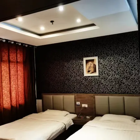 Longli Qianlonggong Business Hotel