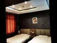 Longli Qianlonggong Business Hotel