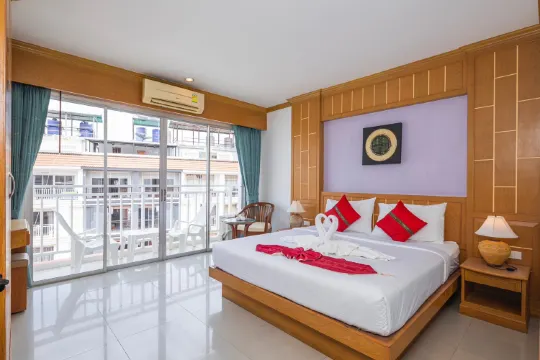 ห้องดีลักซ์ เตียงใหญ่ ปลอดบุหรี่