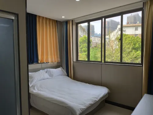 Lu'an Jinyue Hotel (Renmin Hospital)