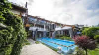NARKA Hot Springs Resort Hotel - Infinity Pools