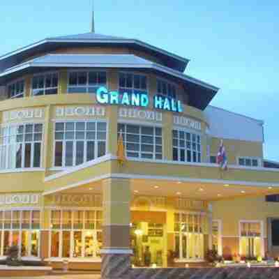 Grand Hill Resort and Spa Hotel Exterior