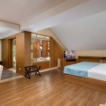Ninger Manchester City Business Hotel