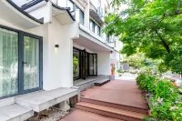 Liusu·Qiyun Hotel Hotels near Jinling Art Gallery