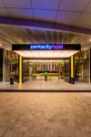 Pentacity Hotel Balikpapan Hotel dekat Hutan Kota Telaga Sari