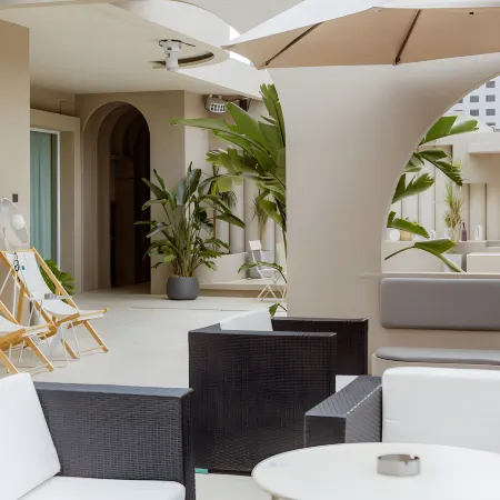 Nuonuo ROOF Rizmila Hotel (Kunming Nanping Pedestrian Street Jiaosanqiao Subway Station)