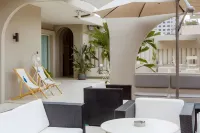 Nuonuo ROOF Rizmila Hotel (Kunming Nanping Pedestrian Street Jiaosanqiao Subway Station)